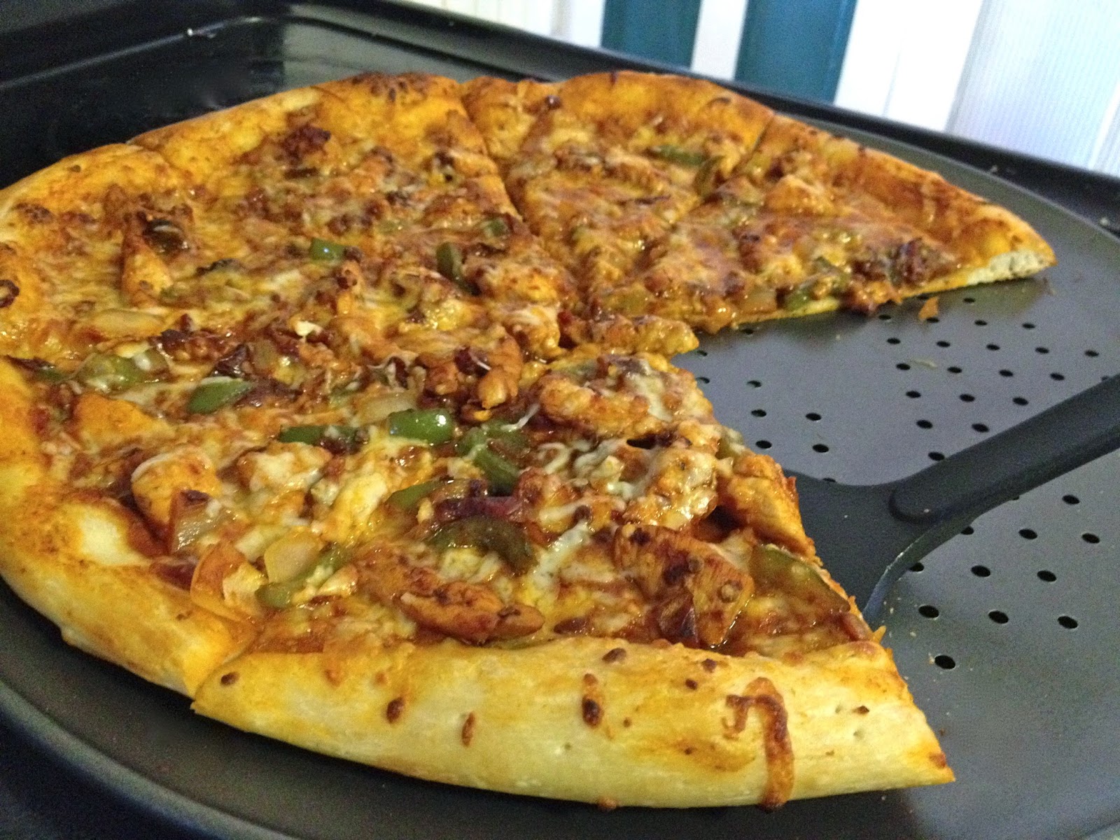 Gourmet Taste for the College Buds Chipotle Chicken Pizza