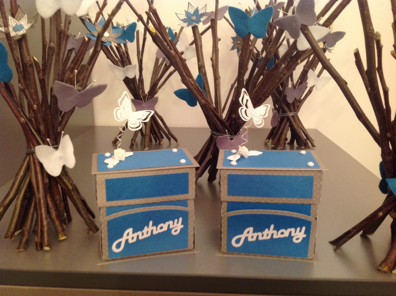 Les décorations de table de la confirmation d