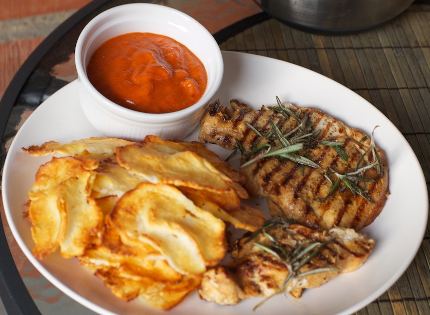 LCHFrecept Halloumichips med grillad paprikadipp