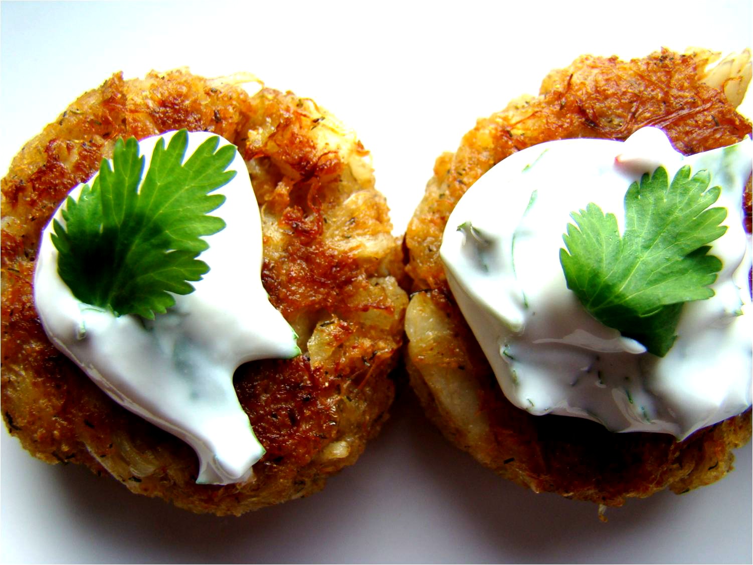 Crab cakes with cilantro & lime dip
