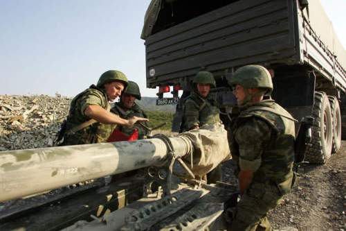 Meriam Howitzer D-30 meriam yang mudah dimobilisasi