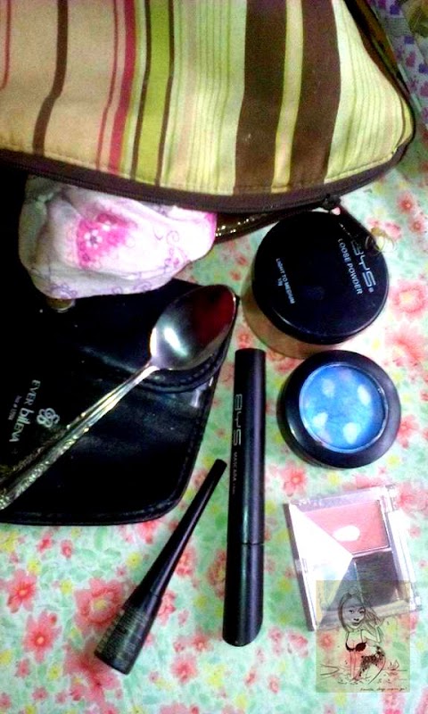 Tips & Tricks for Applying Eye Makeup Using a Spoon #Beauty #Makeup #SpoonStory