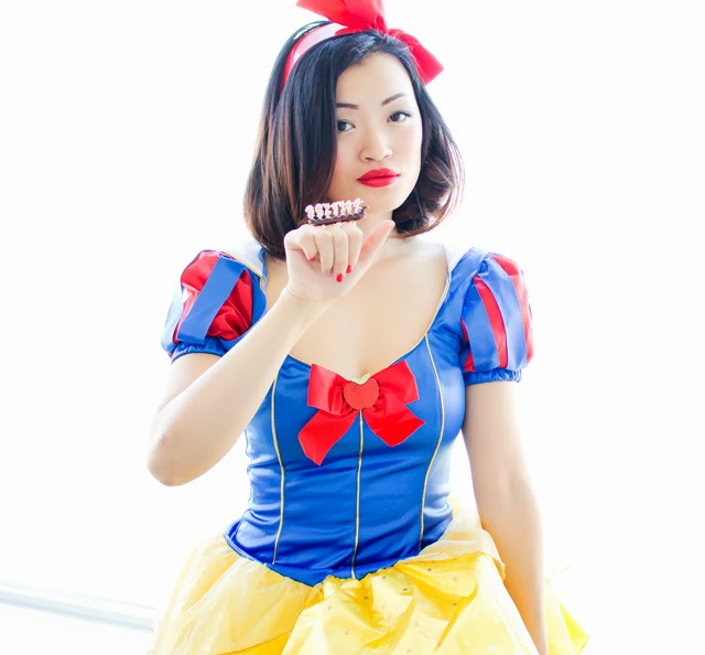 modern snow white outfit