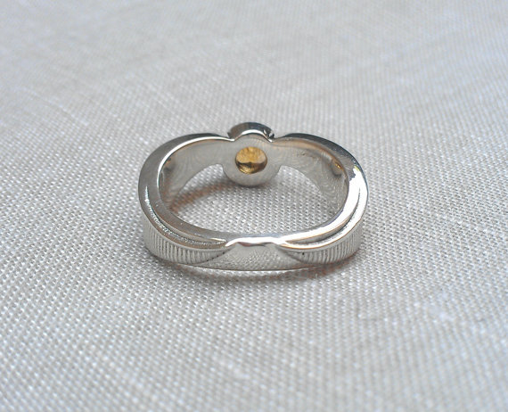 Anillo inspirado en la snitch dorada | La Guarida Geek