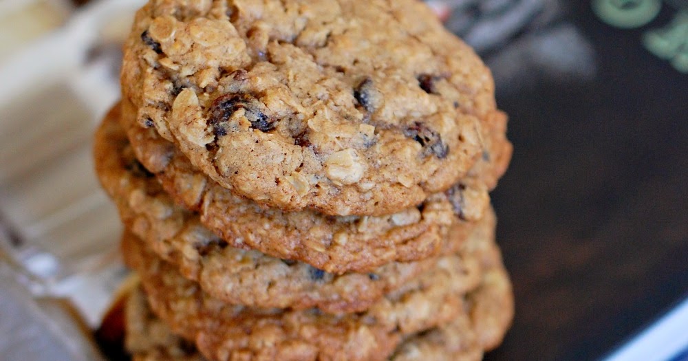 Eva Bakes There's always room for dessert! Oatmeal raisin cookies