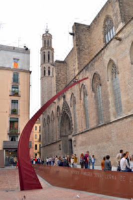 Vista de la basílica desde el Fossar de les Moreres