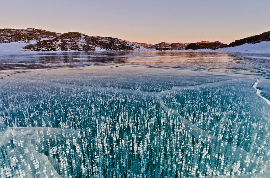 4. Lake Druzhby In Antarctica - 18 Beautiful Frozen Lakes, Oceans And Ponds That Resemble Fine Art 4. Lake Druzhby In Antarctica - 18 Beautiful Frozen Lakes, Oceans And Ponds That Resemble Fine Art