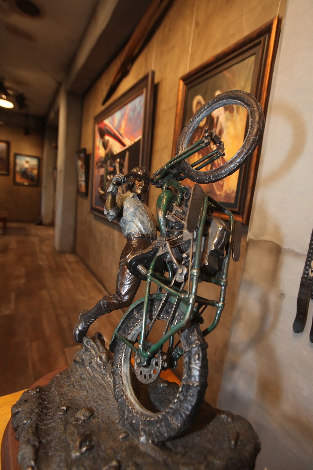 Ride And Read News By Madness Photography Onno Berserk Wieringa Legend Motorcycles Sidecar Cafe Museum And Art Gallery