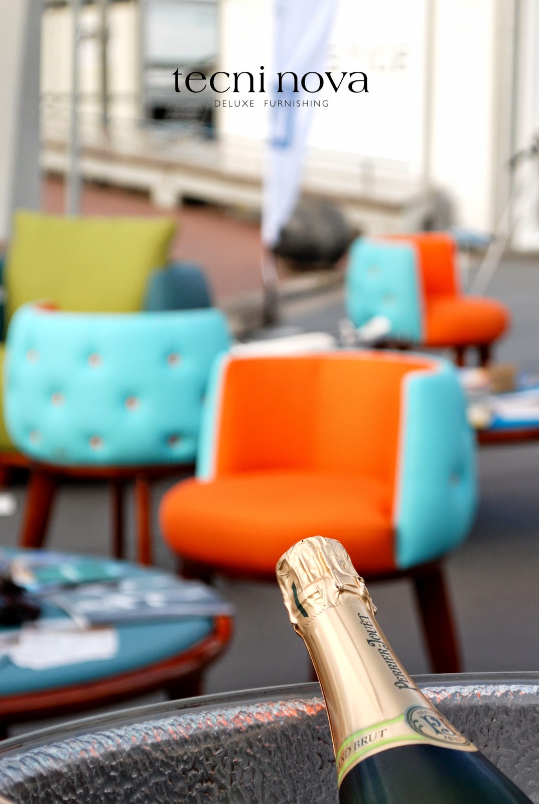 tecninova-outdoor-deluxe-luxury-furnishing-chester-capitone-sail-saling-mobiliario-exterior-nautico-telas-exteriores-fabrics-water-resistant-nautical-luxury-yatch-salon-nautico-barcelona-2014-thecooluxury-luxury-lifestyle-millionaire-houses-pool-upholstery-armchair-chair-table-pedestal-swivel-bright-colours-seafloor-sea-ocean-colours-turquoise