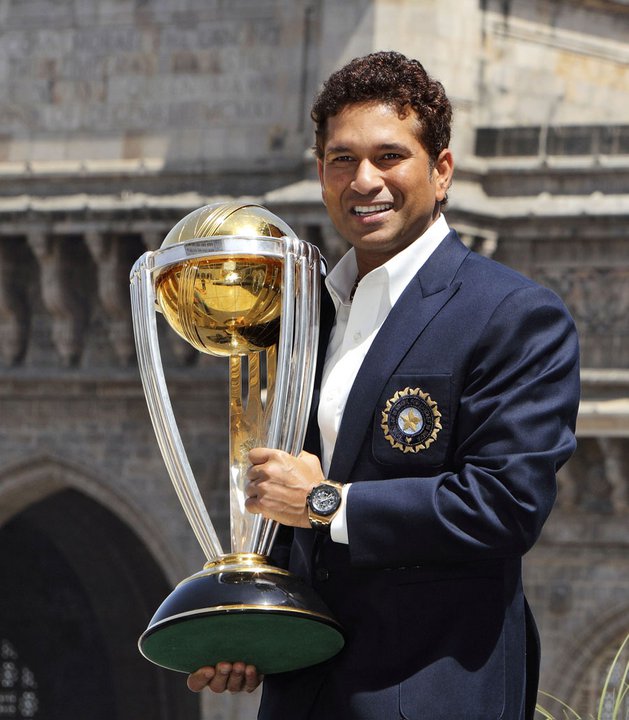 Sachin+tendulkar+with+world+cup+2011+trophy