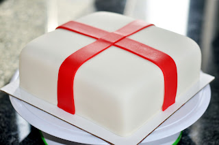  طريقة تزيين كيك عيد ميلاد كعكة الهدية المخططة
