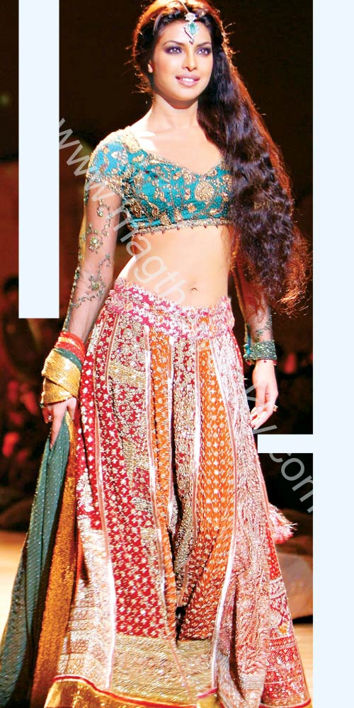 western clothes v s indian clothed Western wear is a category of men's and women's clothing which derives its unique style from the originally part of the traditional plains indian clothing. western clothes v s indian clothed Western wear is a category of men's and women's clothing which derives its unique style from the originally part of the traditional plains indian clothing.