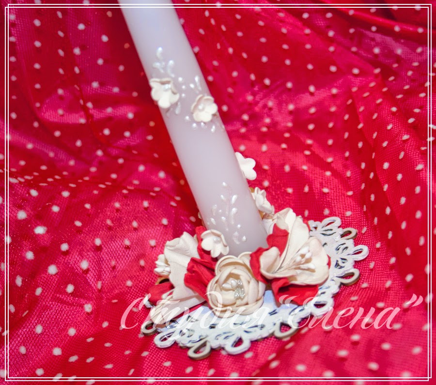 свадебные аксессуары сделанные в бело-красной гамме.