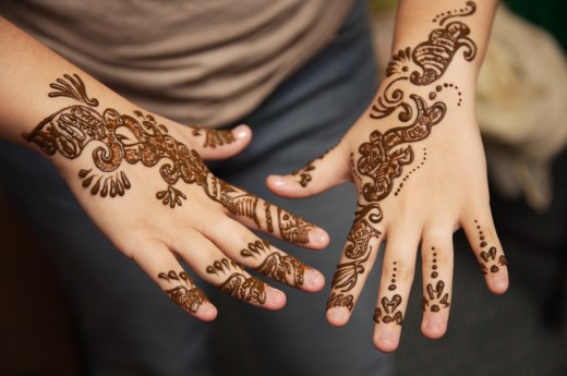  simple bridal mehndi designs for hands are available in the internet