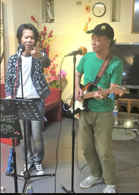 STEVE HO - BUSKER BOY [RIGHT] WITH PETER HAN - TOKYO SQUARE BUSKING IN A SHOP
