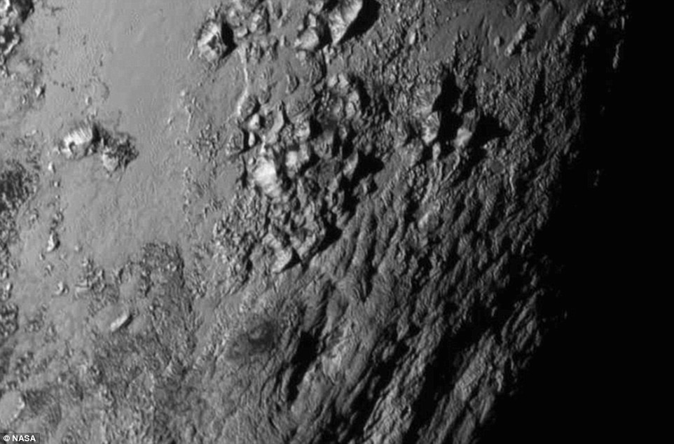 Первое четкое фото поверхности Плутона