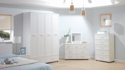 Dormitorio blanco, elegante diseño en color blanco limpio - Interior