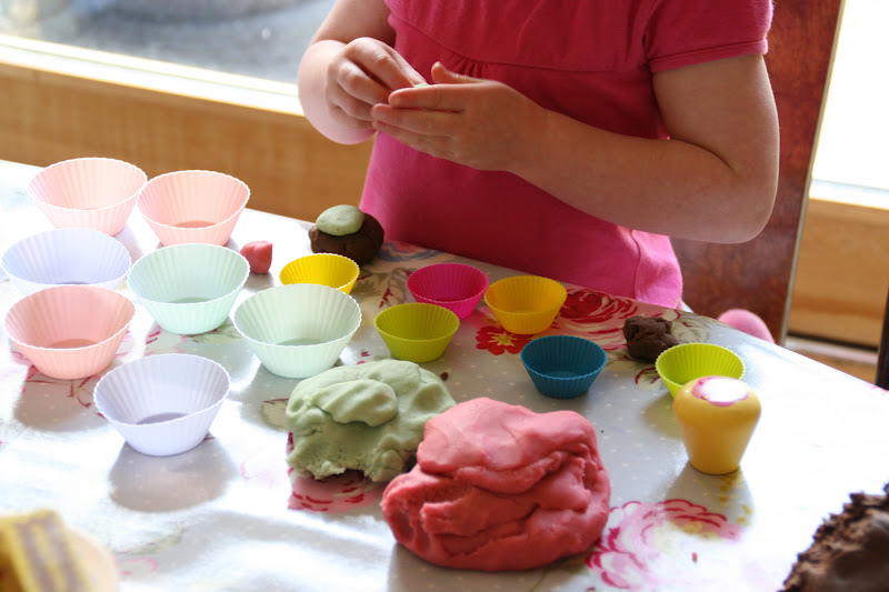 Create with your hands: Play Dough Cake Shop: Part 2