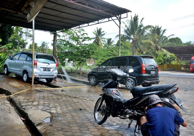 Usaha Jasa Pencucian Mobil dan Motor Menjamur di Lampung
