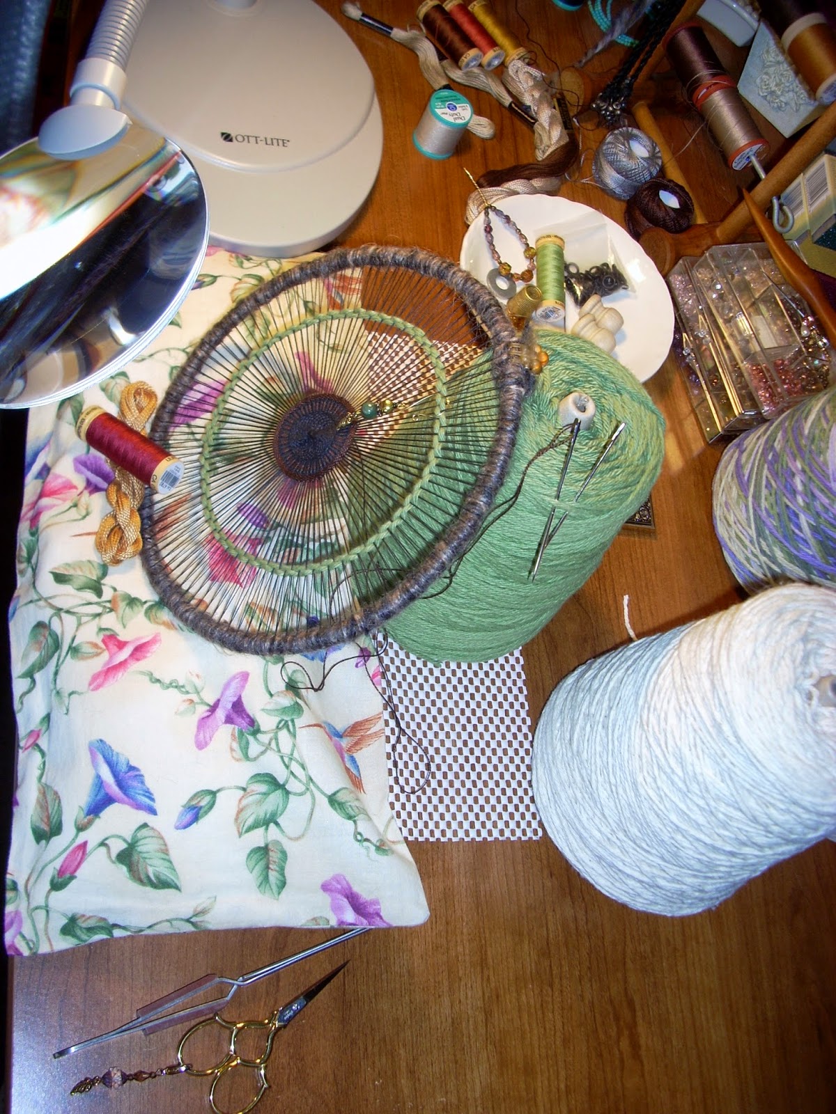 HeartSong Studio: HeartSong Studio&rsquo;s Weaving Spool Rack