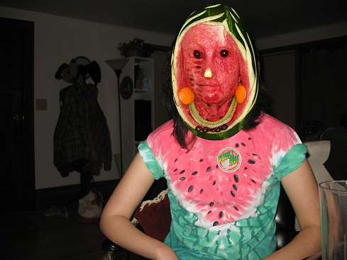 1285271464-creepy-watermelon-face-14338-1241756419-2.jpg