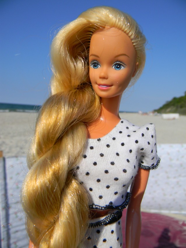 **lalka w pudełku**: Tropical Barbie® 1985 i Parisian Barbie® 1990
