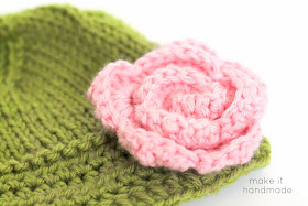 Turn your boy newborn hats into girl newborn hats with this quick tip from Make It Handmade 