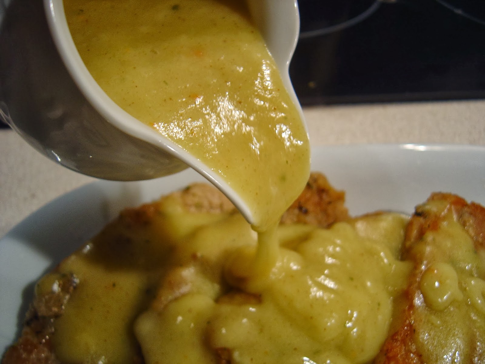 Rozpustne gotowanie Sos musztardowy.