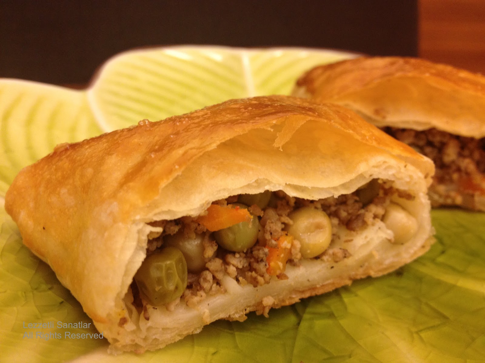 Lezzetli Sanatlar BEZELYELİ BOHÇA BÖREĞİ