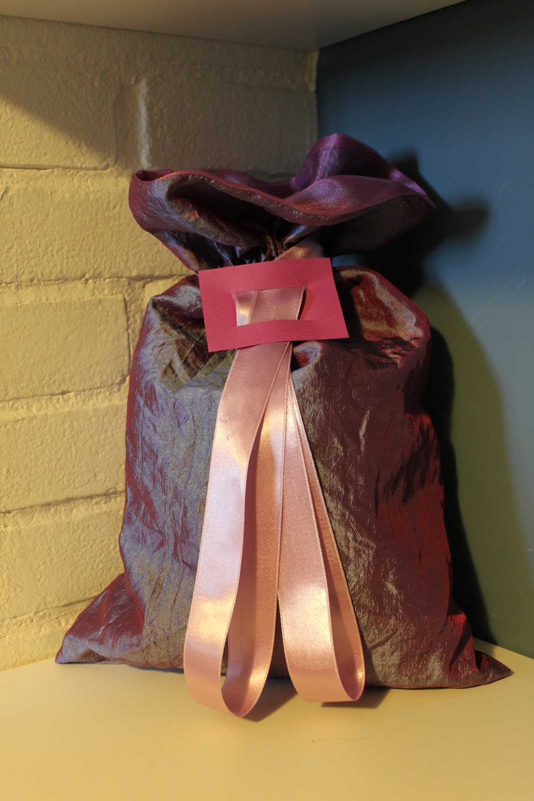 Scuola di cucito: Confezionare i regali con i sacchetti di stoffa