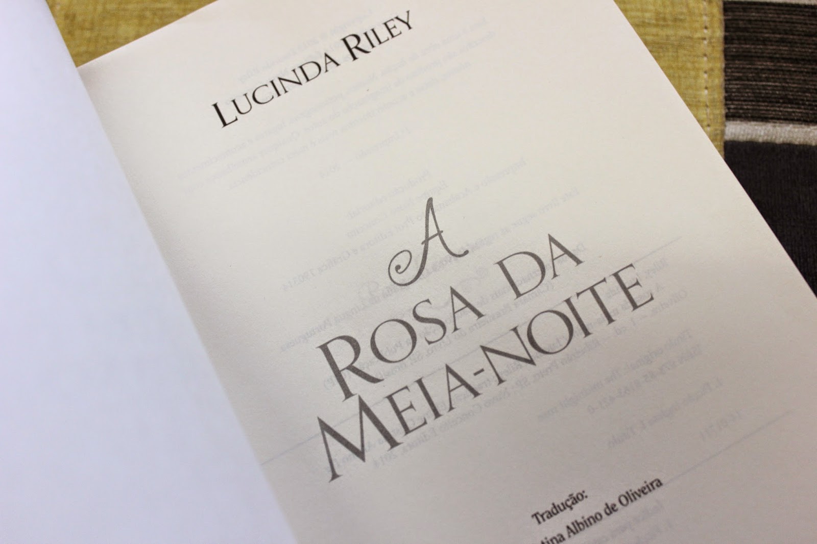 Inspirados, O Berço das Grandes Ideias!: [Resenha] A Rosa da Meia-Noite