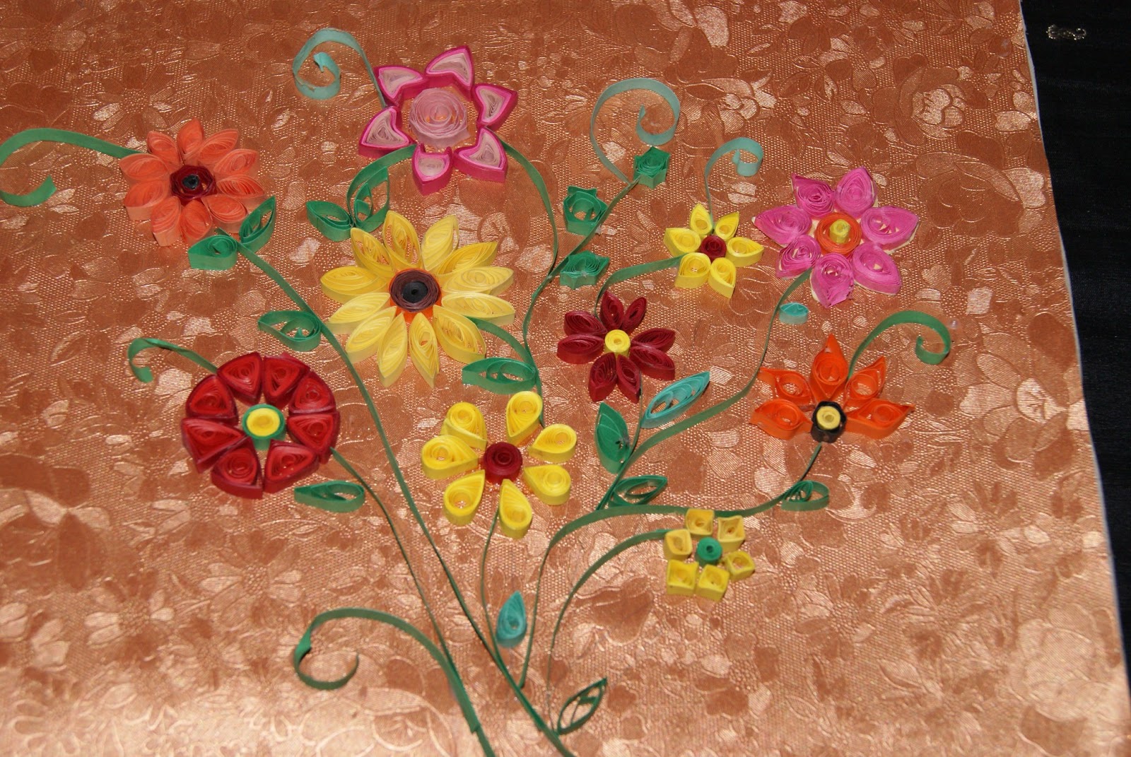HAPPY PAINTINGS CREATIVE ART OF QUILLING