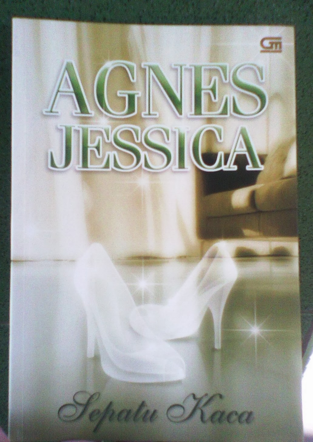 Resensi Kiky [Resensi Buku] Sepatu Kaca by Agnes Jessica