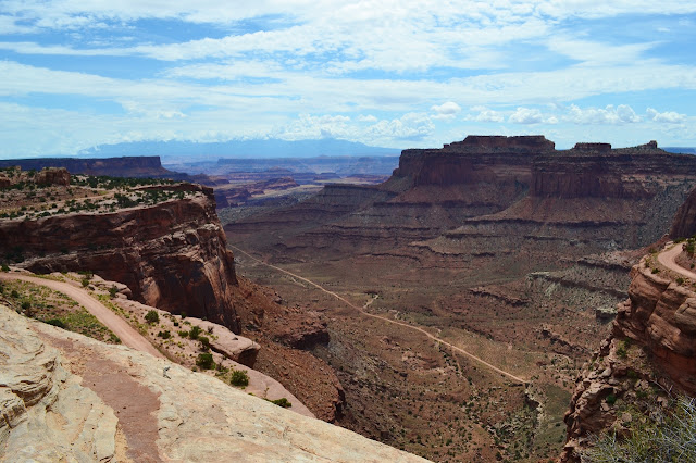 Utah: Arches & Canyonlands National Parks >> Over The Apple Tree