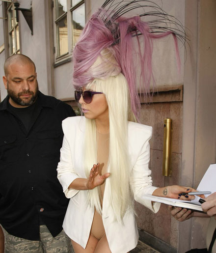 Aka Tombo Millinery The Hats Of Lady Gaga