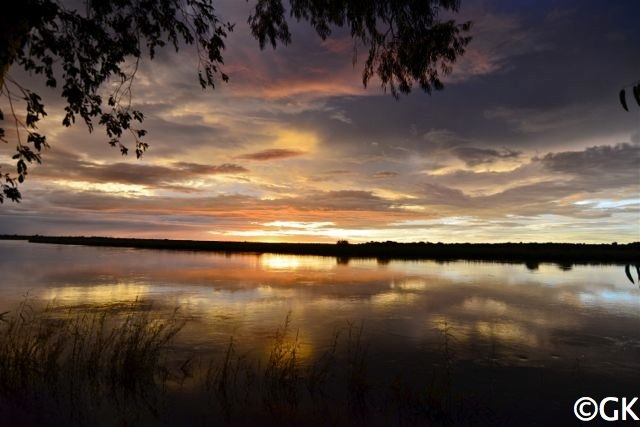 Abendstimmung am Okavango, immer wieder überwältigend.
