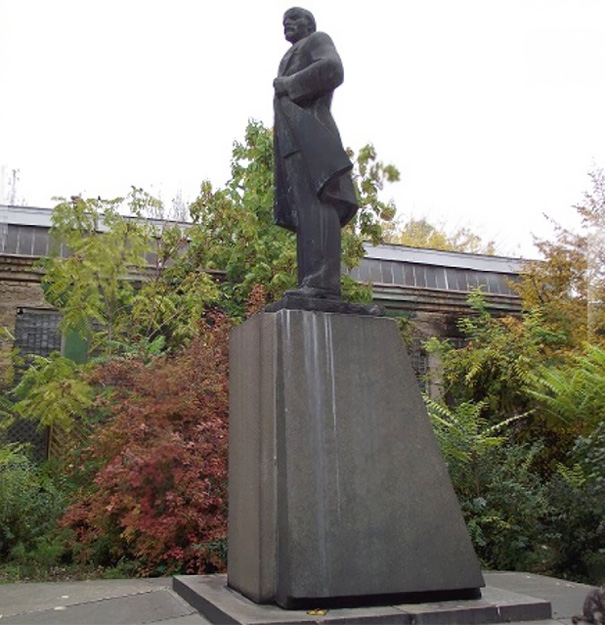 cleveland854321 THE DARTH VADER STATUE IN ODESSA, UKRAINE