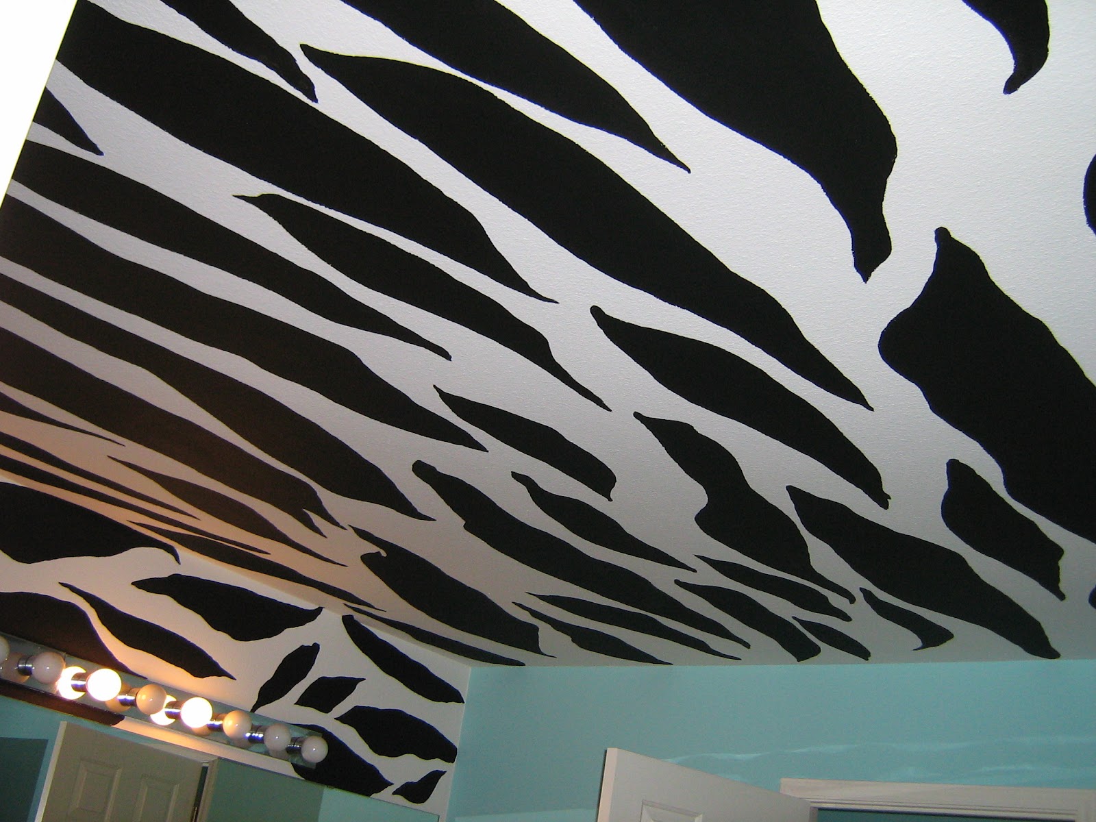 LYNDA BERGMAN DECORATIVE ARTISAN PAINTING ZEBRA STRIPES ON A CEILING
