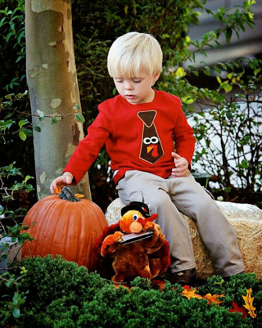  Applique tie turkey shirt