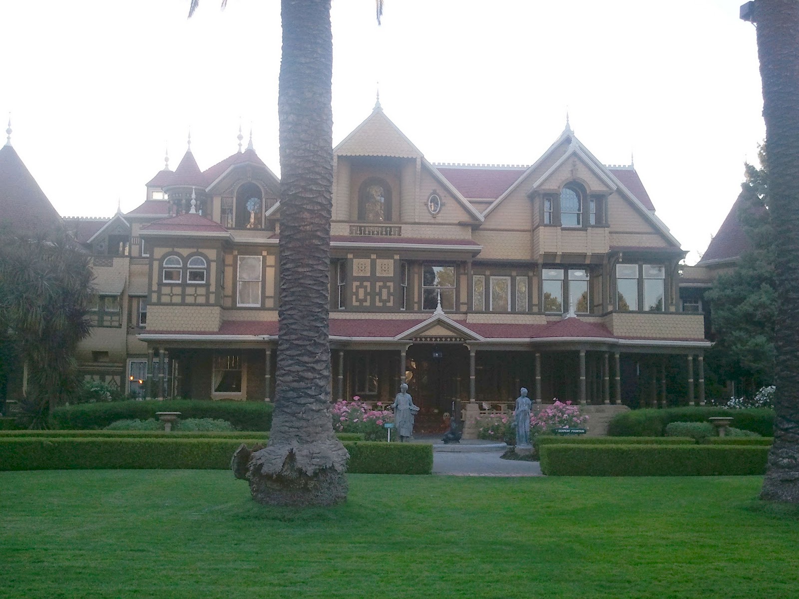 mystery house california