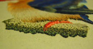 Ветка, вышитая французскими узелками