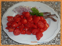 Ravioli con ripieno di melanzane in salsa di pomodorini