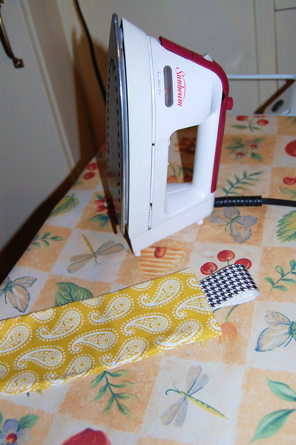 Mommy Monologue DIY Wednesdayrice filled eye pillow aka hot/cold pack