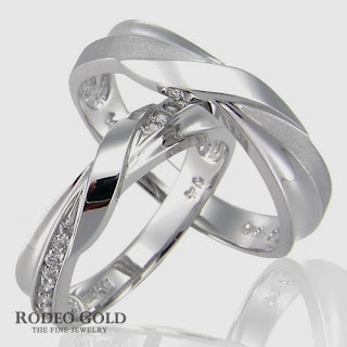 http://www.rodeogold.com/new-engagement-rings/gold-engagement-rings-tcr91910#.UpoMuI2ExAI