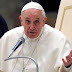 El papa lamenta que familias no coman juntas o estén distraídas con el móvil
