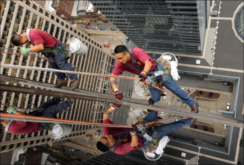RobinsonSolutions Professional Window Cleaning Hanging High With