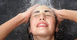 Go with the Flow Campaña que pide a Universitarios a orinar en la ducha para Ahorrar el Agua