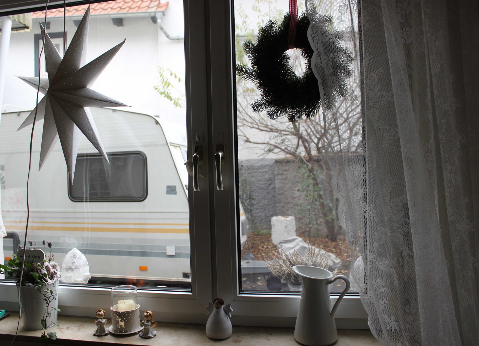 Country cottage: weihnachtlich dekoriert