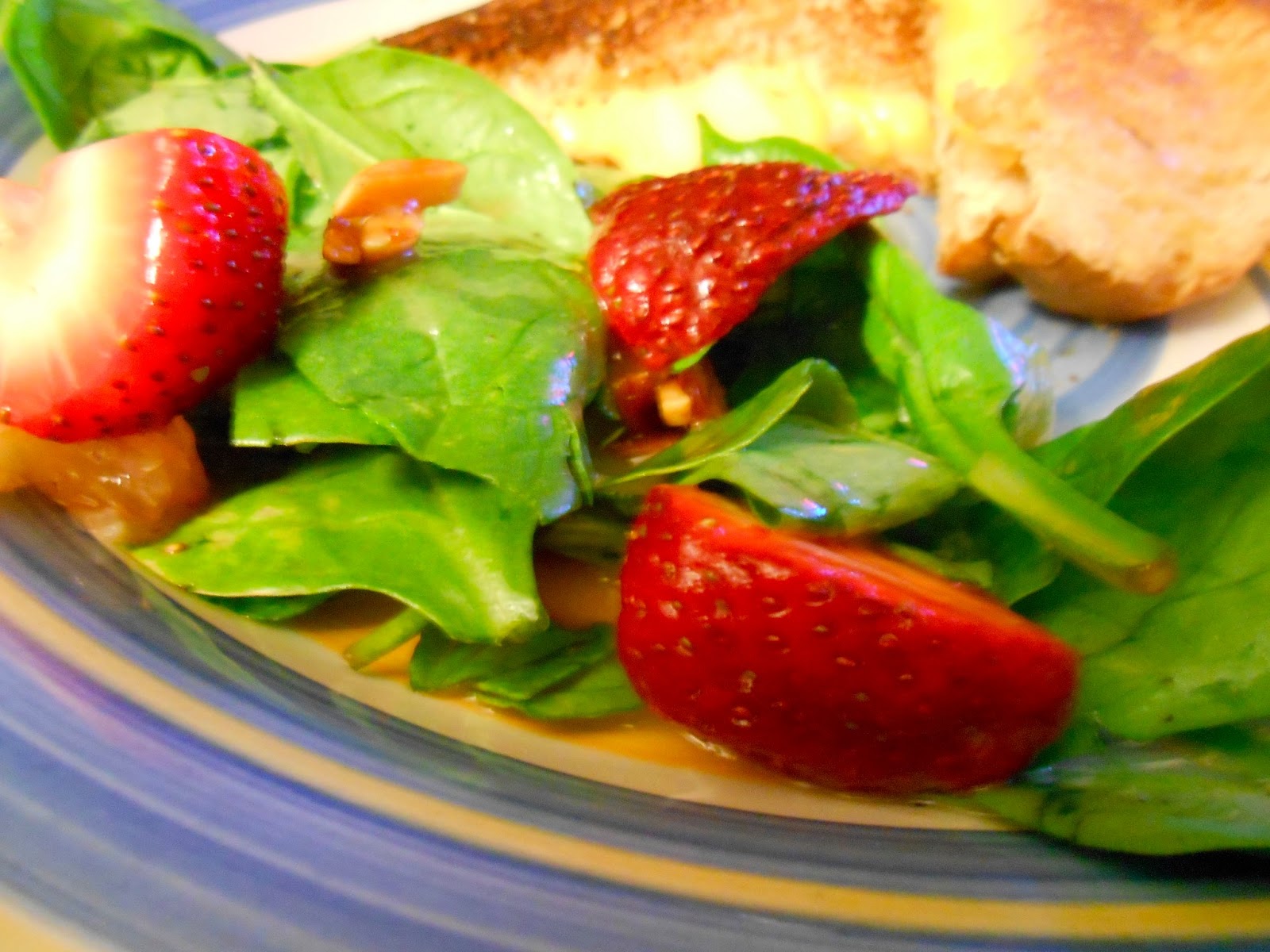 Heat's Kitchen Spinach, Strawberry and Grapefruit Toss