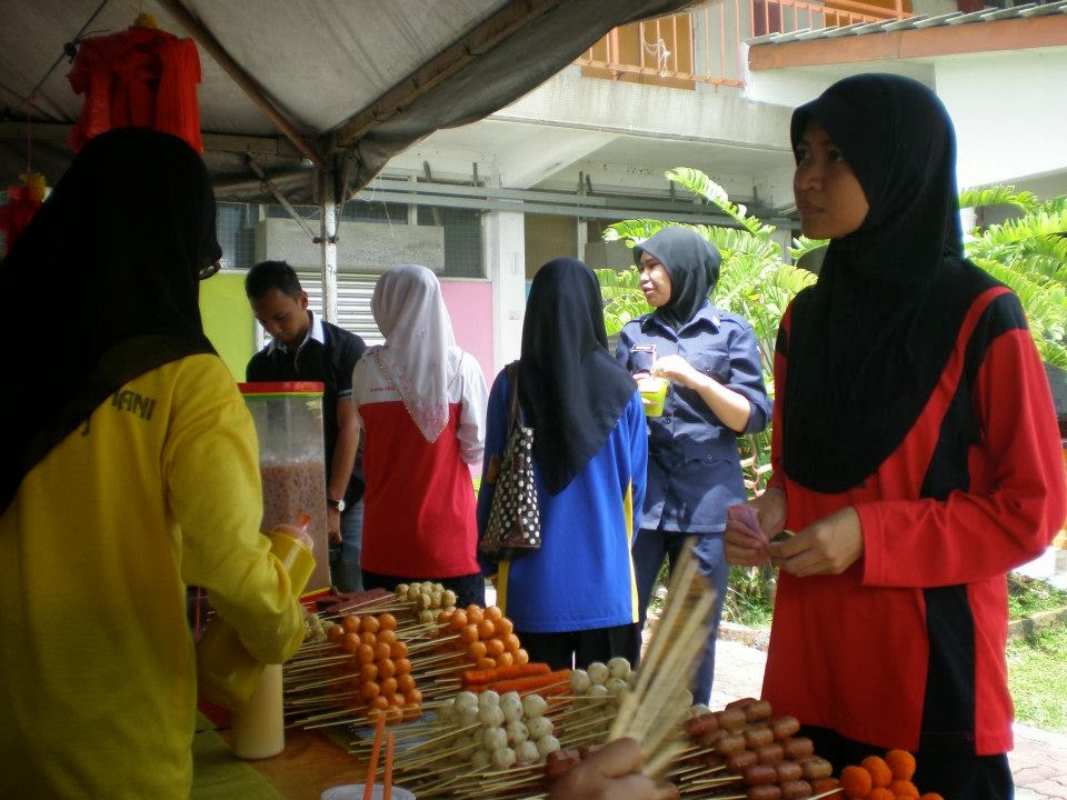 a malaysian hero This article will help you understand how to get a driving licence in malaysia and the various fees and payment structure you will need to consider before signing up. a malaysian hero This article will help you understand how to get a driving licence in malaysia and the various fees and payment structure you will need to consider before signing up.
